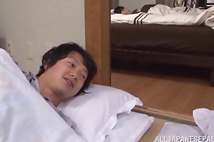 Yuuko Kuremachi Mr Big mature Asian babe enjoys sucking horseshit