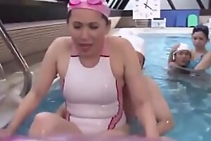 Japanese Mom Swimming Full:  bit.ly/2lORqbZ