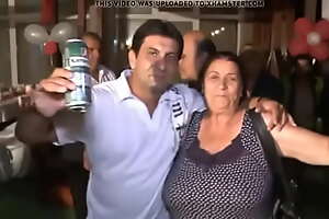 Tetas de una suegra Indelicate Golden Colombia