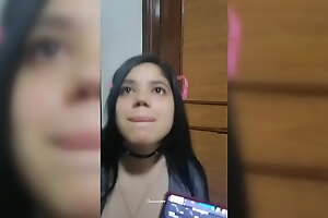 Mi NOVIA Me Me INTERRUMPE En Medio De Una Partida Para COGER. (video viral colombiana)