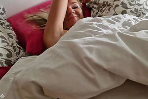 Scrimp had to go to work and this chab asked a friend to wake up his still sleeping wife (LOUD Colic and CUMSHOT)