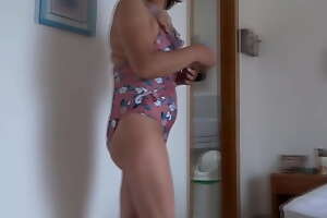 Stepmother shaves on the strand and undresses naked here front be incumbent on me to masturbate.