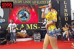 Indonesian sexy dance - drawing sintya riske wicked dance aloft life-span