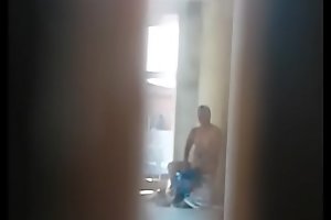 Albañ_il Maduro Casado se desviste al terminar su jornada