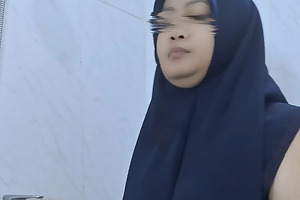 Horny Hijab Shire Sister-in-Law Feeling Her Downcast Cold Body For ages c in depth Shaving Her Tight Virgin Pussy - Minokiiko